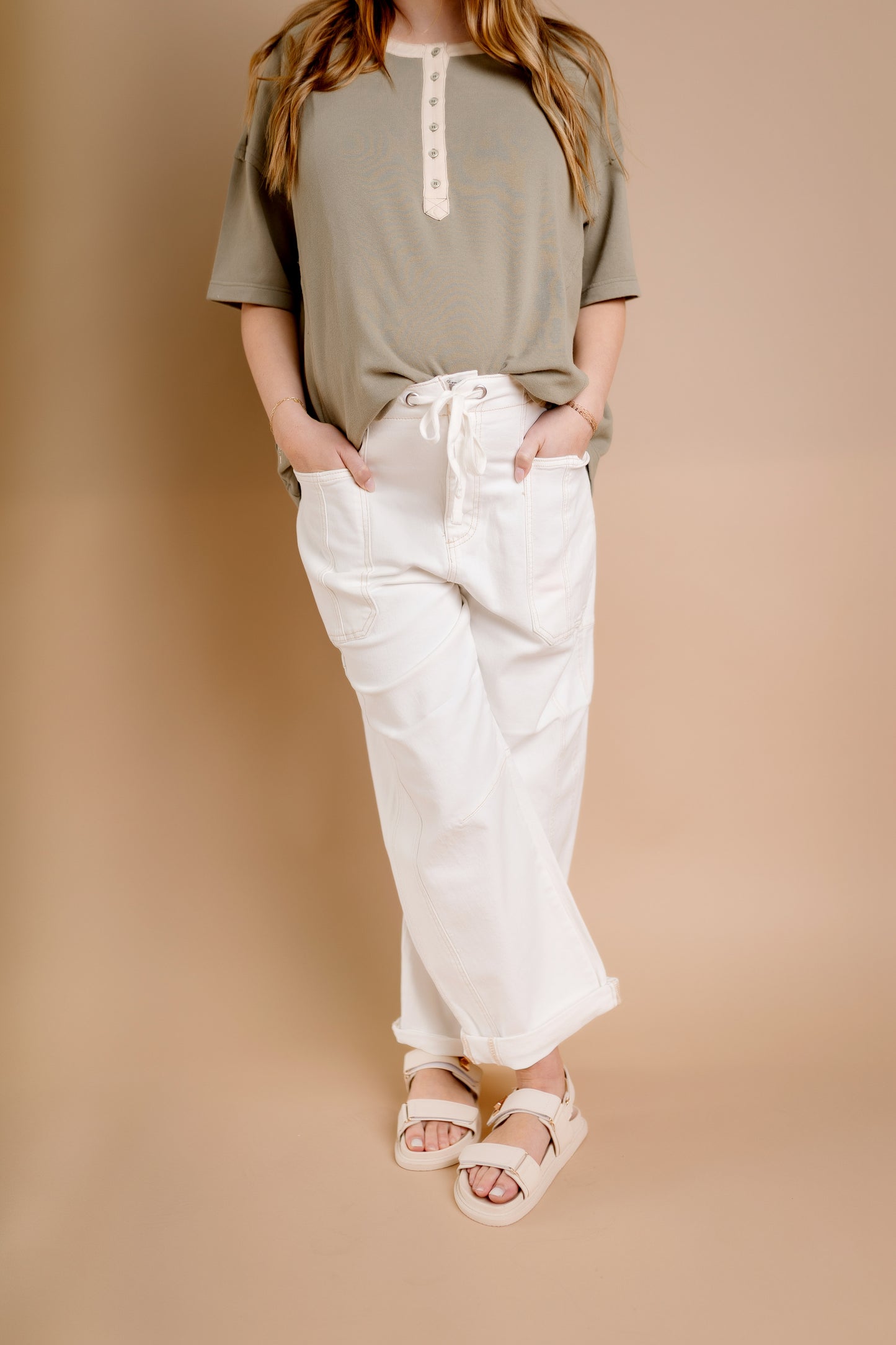 HIGH RISE CROP WIDE BARREL CARGO POCKET PANTS